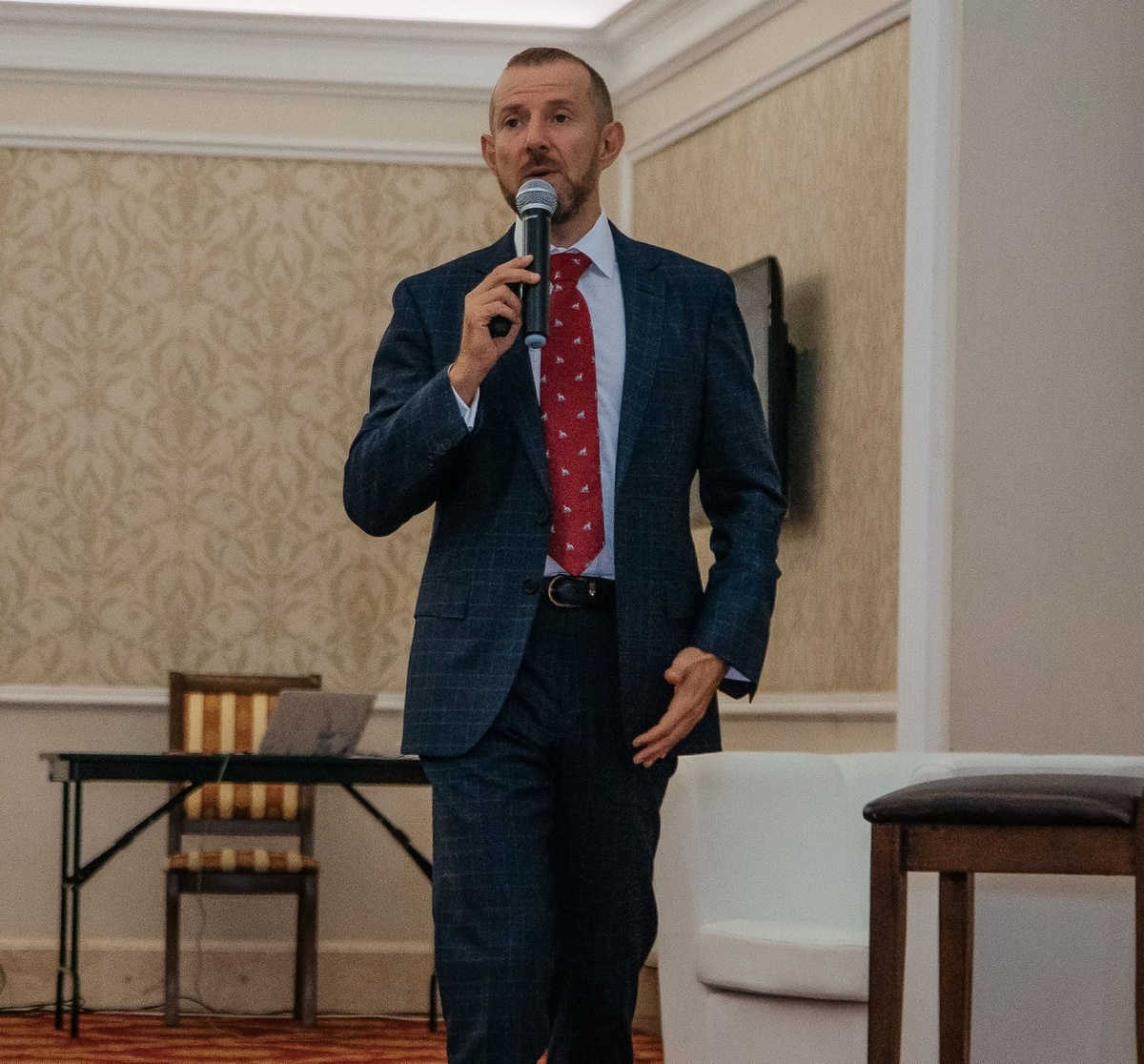 Как распознавать людей по их настоящему лицу: секреты успешных переговоров