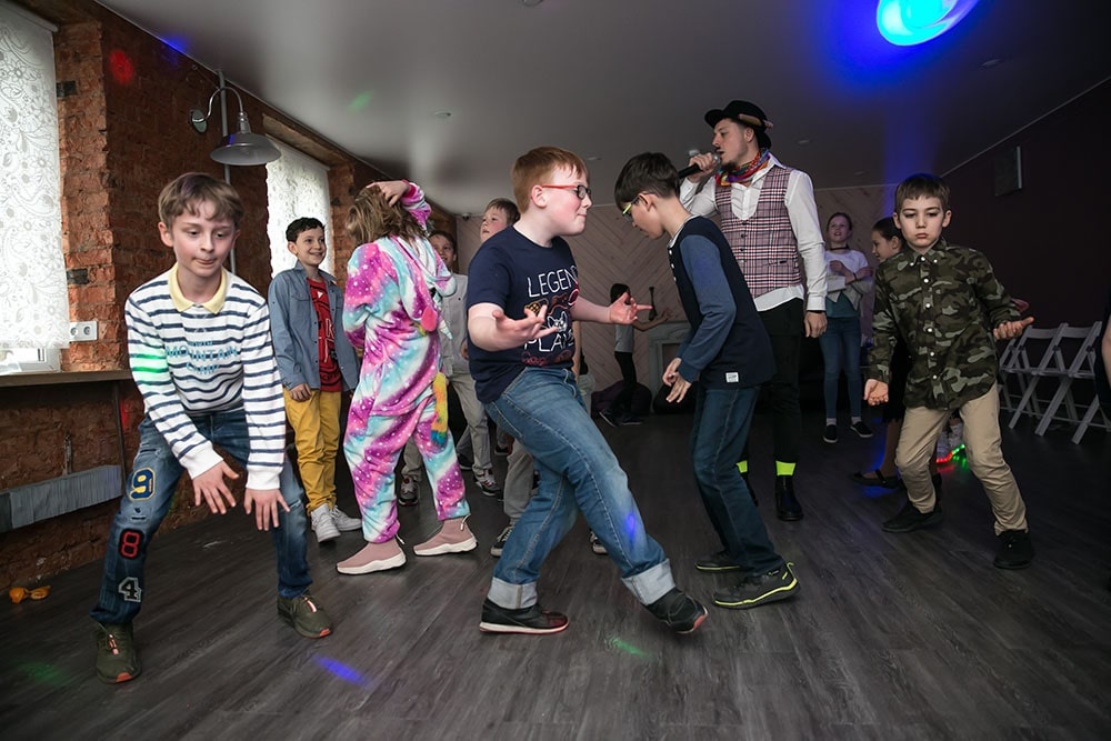 Что делать, если соседи шумят после 23:00: советы по разрешению конфликта