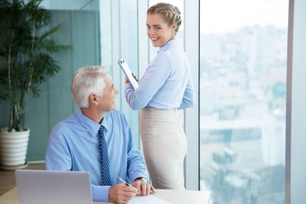 Секреты любви нарциссов: Почему они предпочитают молодых женщин