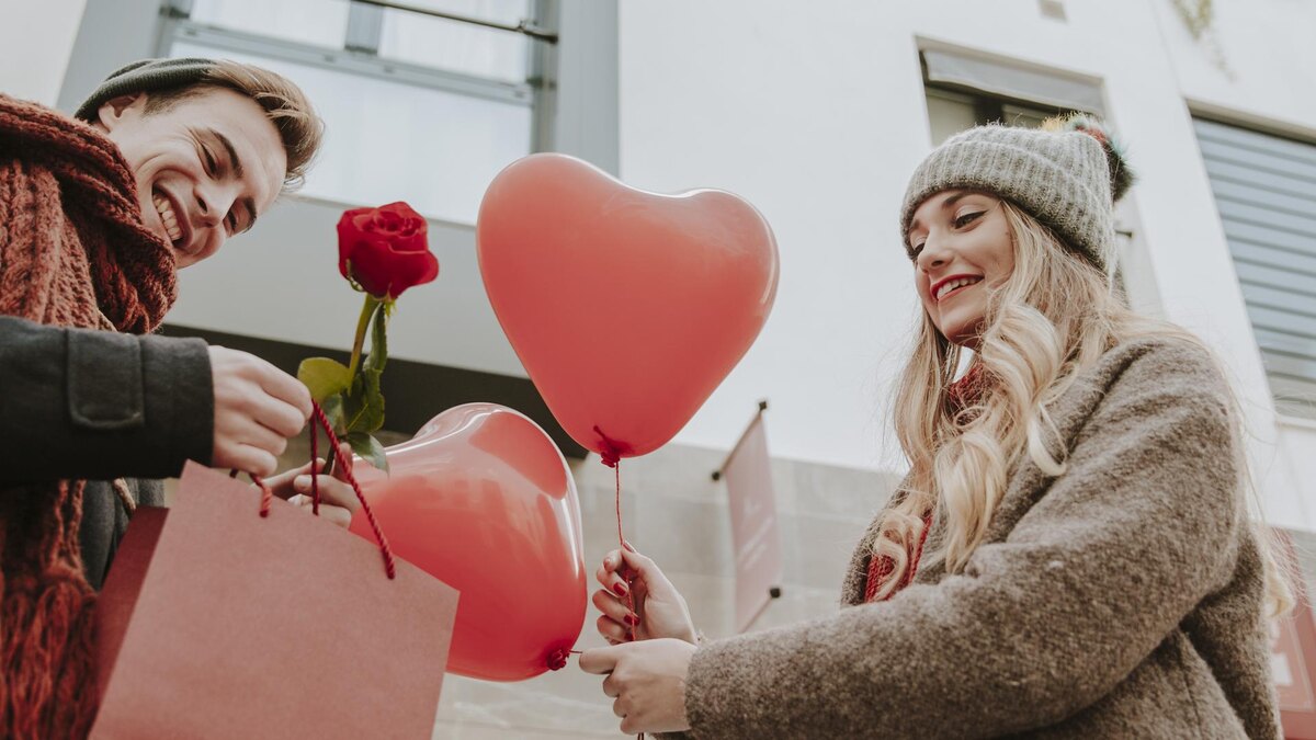 Петербург не спешит праздновать день святого Валентина: антирейтинги и букеты