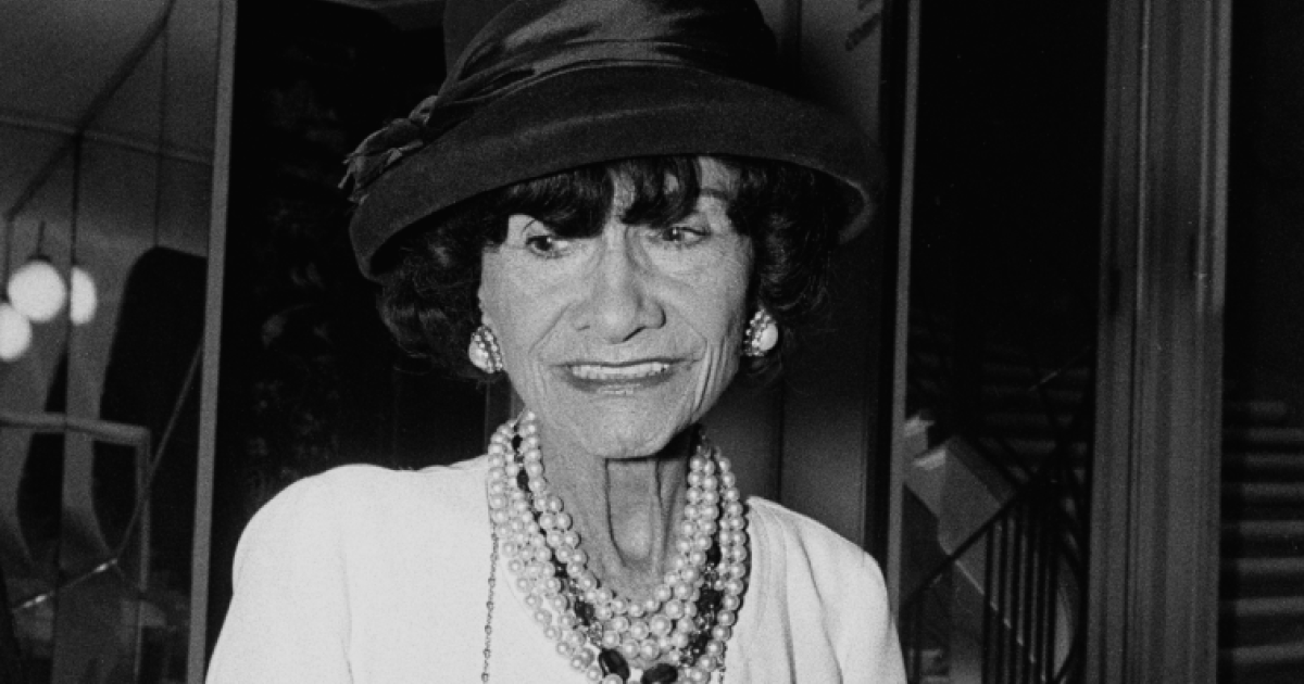 Детали, которые добавляют возраст: что превращает женщину в бабушку?