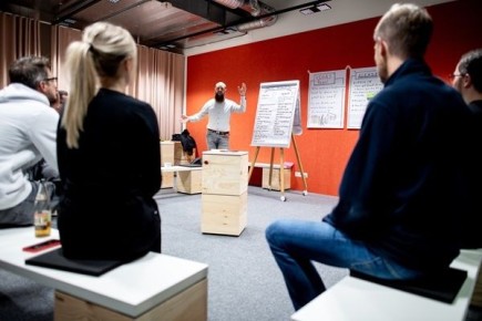 Как смех на деловых встречах может повлиять на вашу репутацию