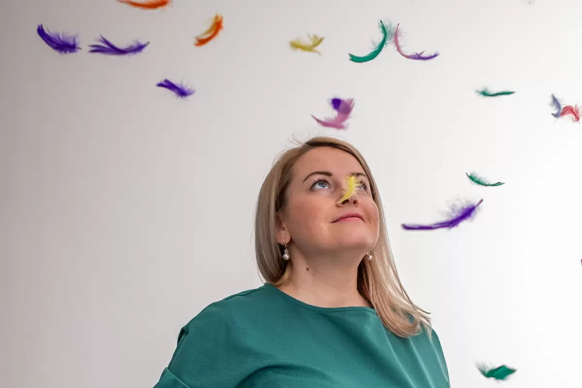 Как легкомысленность становится симптомом внутренней борьбы